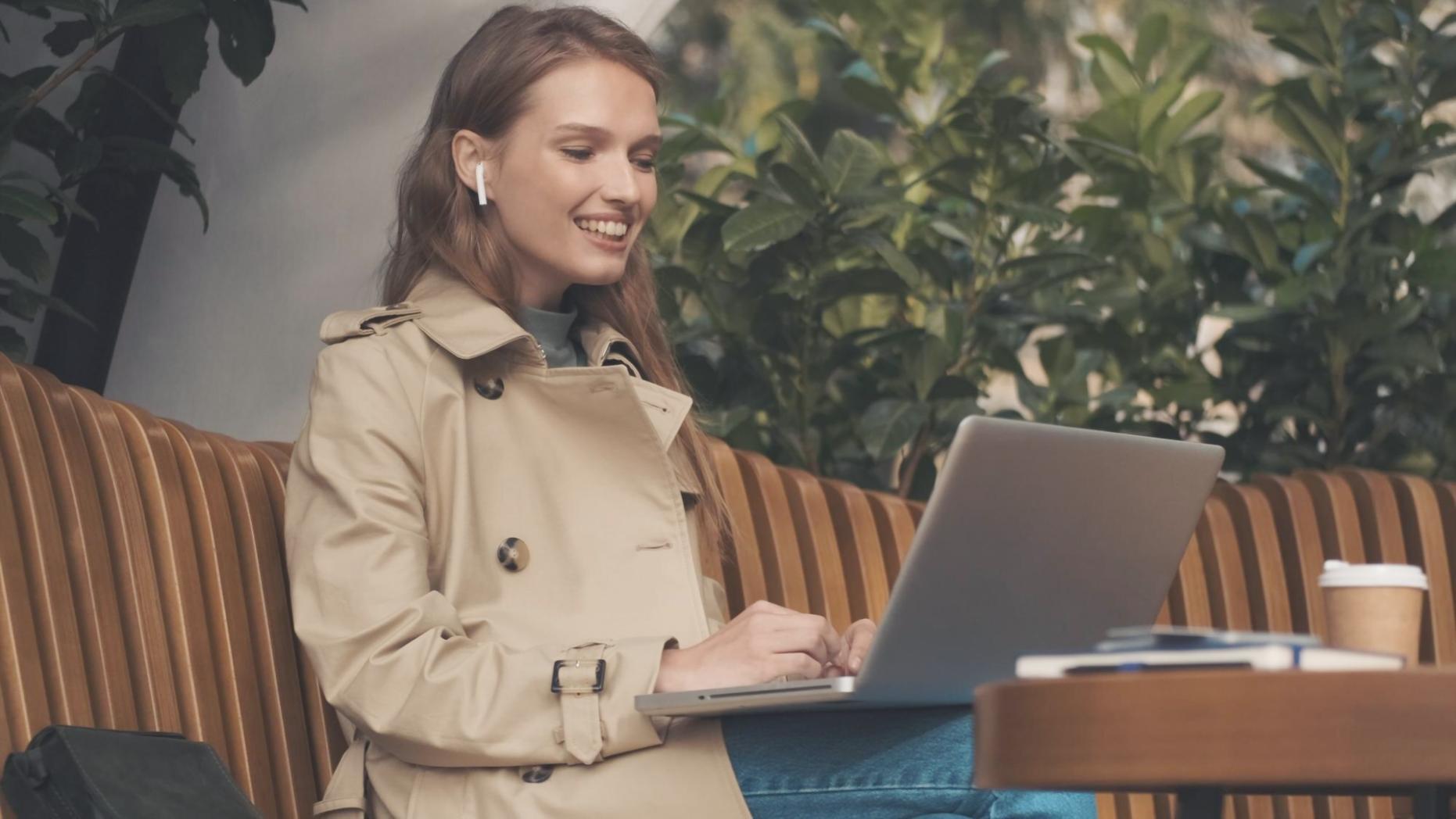 Analisis data pasar saham Indonesia dengan grafik performa