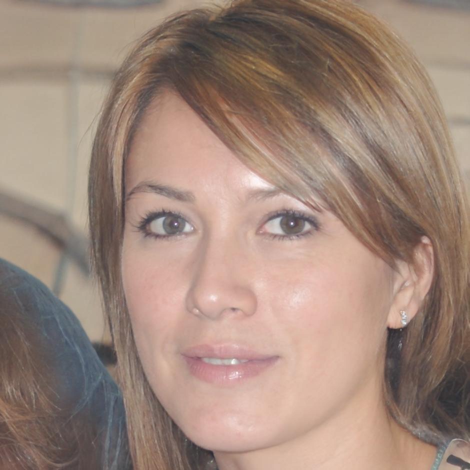 Sari Wulandari, pakar analisis teknikal